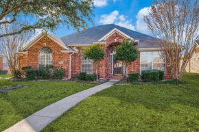 Frisco Spacious & Cozy Bling Home by Aya